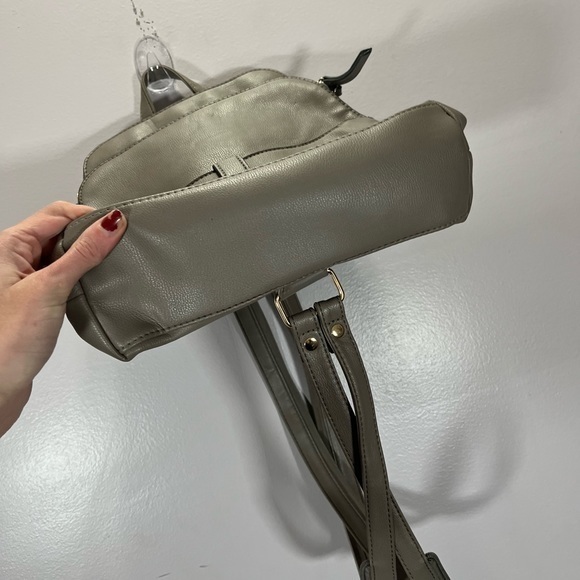 Seven Days Women’s Grey Vegan Faux Leather Small Backpack With Front Pocket - Picture 4 of 14